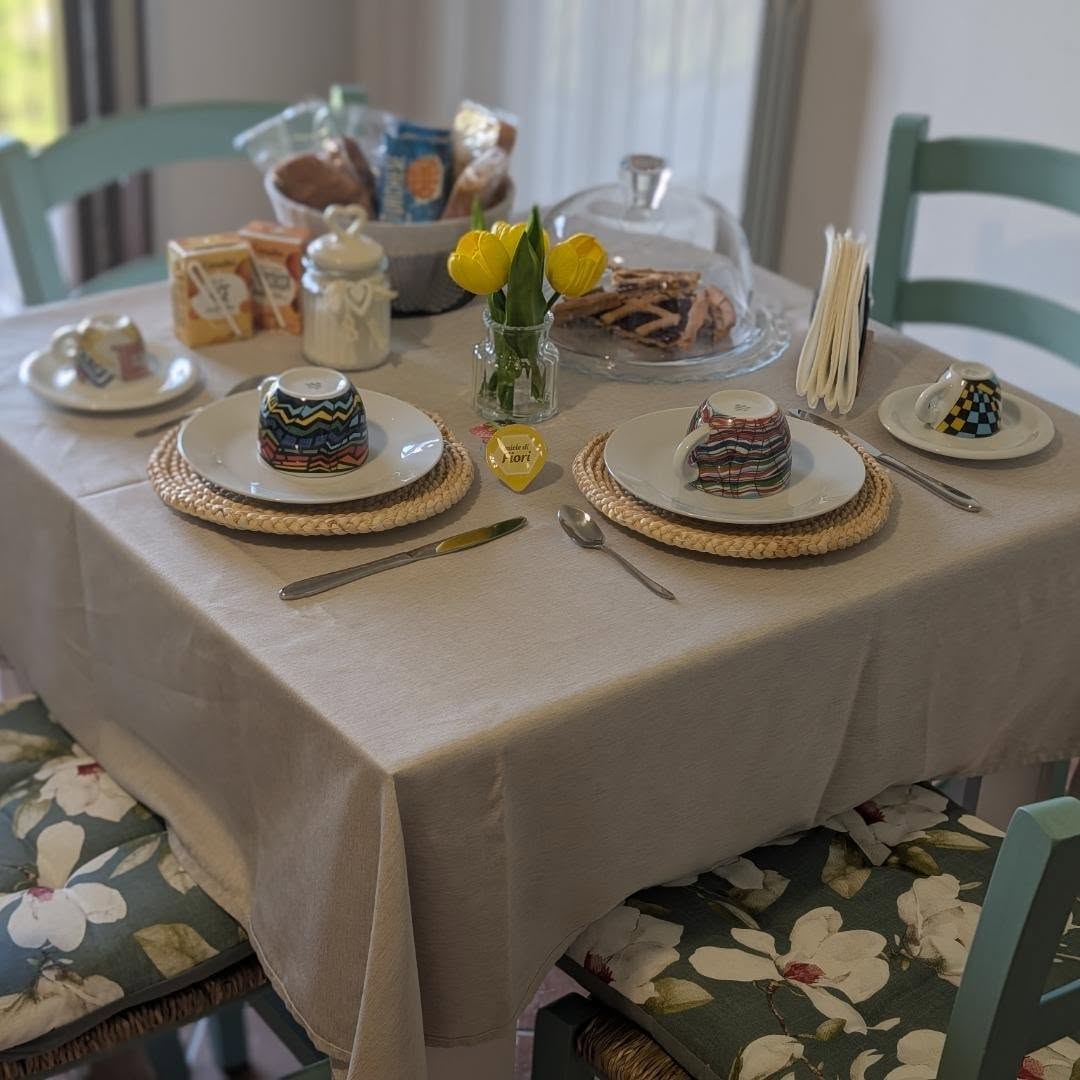 La colazione: dolci fatti in casa, marmellate, caffè